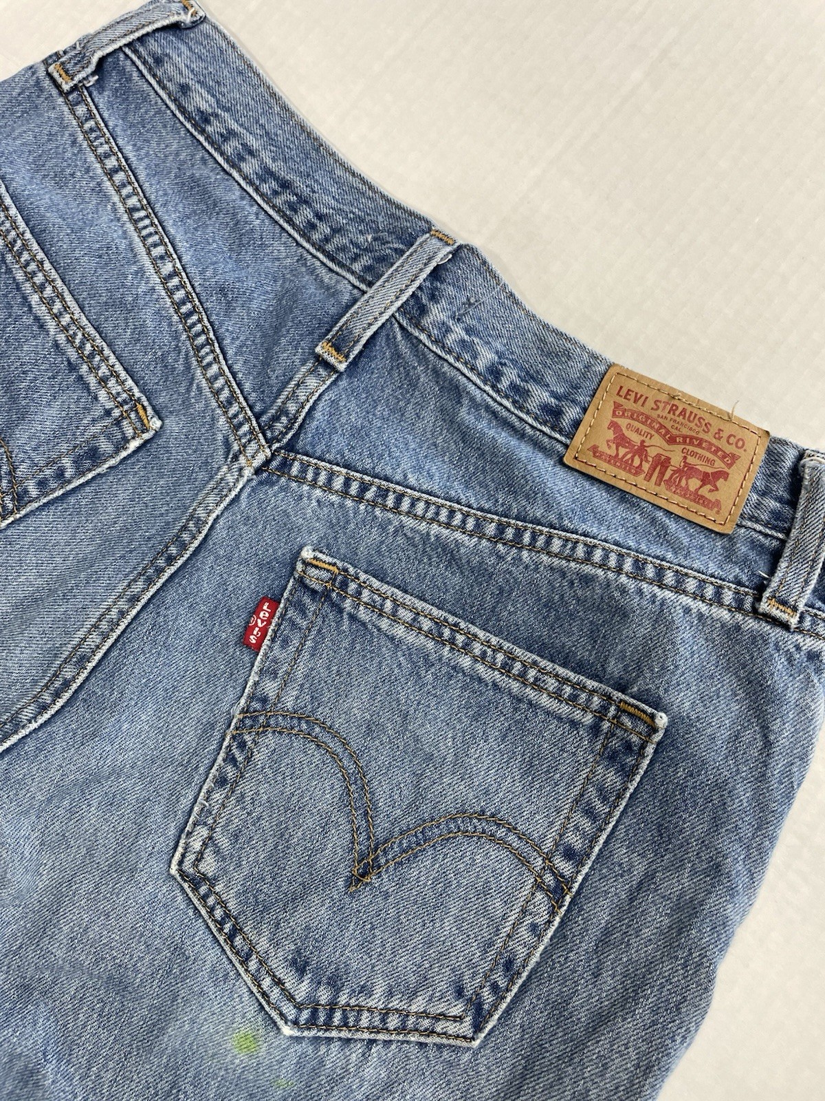 Levi’s Men’s Blue Light Wash Denim Straight Fit Jeans High Rise 5-Pocket