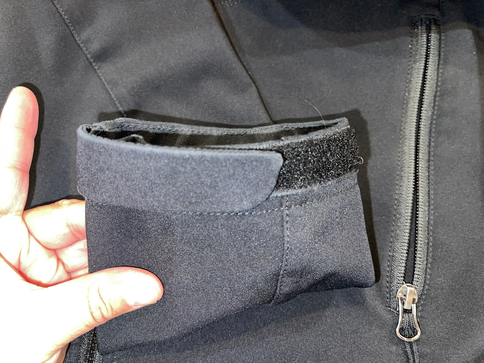 EUC EDDIE BAUER POLY BLEND MOCK NECK ZIP POCKETS FULL ZIP BLACK JACKET MEDIUM