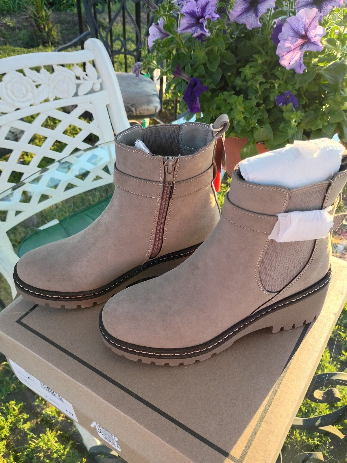 MIA Boots Size 9