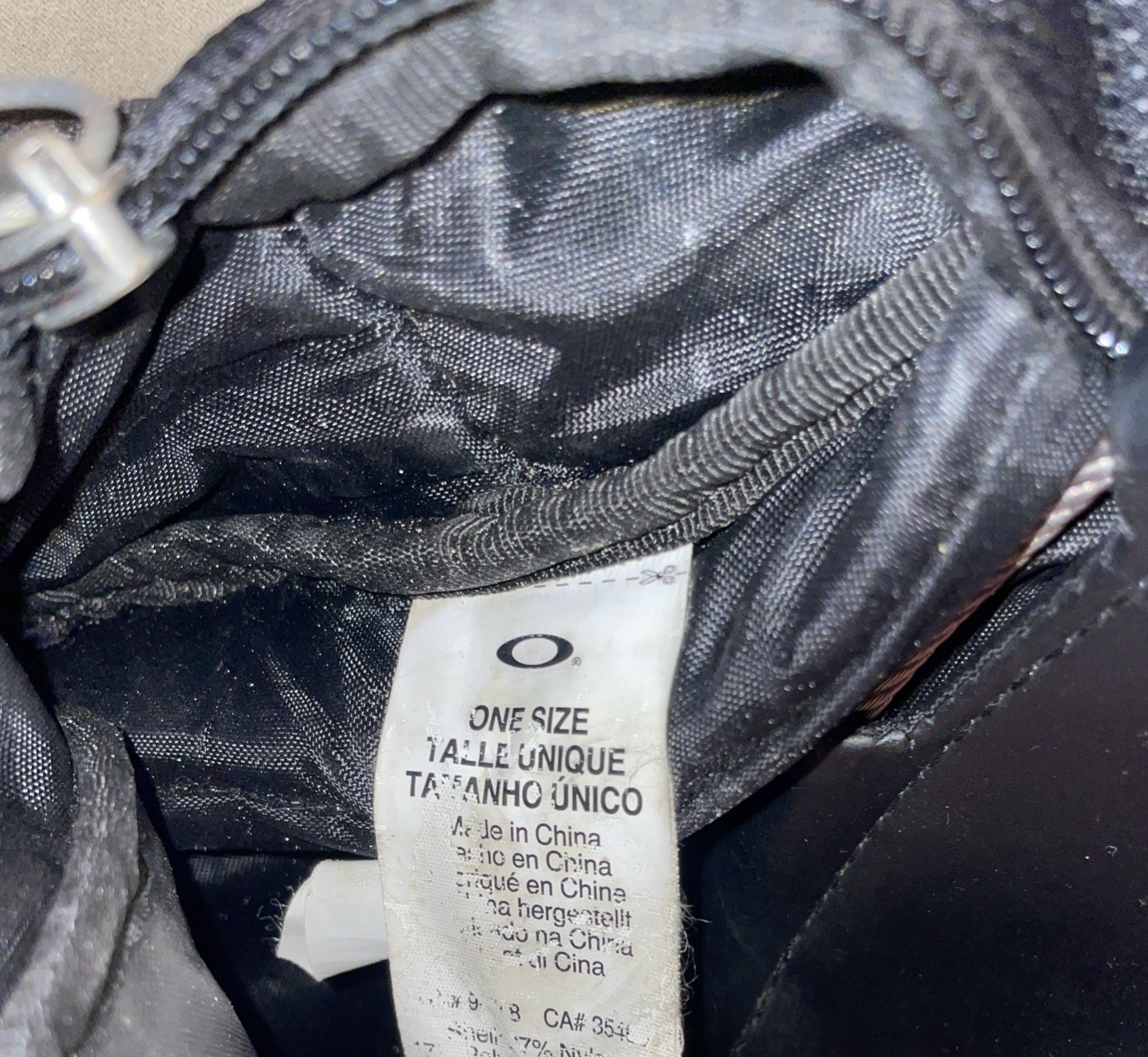 Oakley Kitchen Sink Backpack Blk PreOwned Missing “O” Oakley Logo Badge On Lid