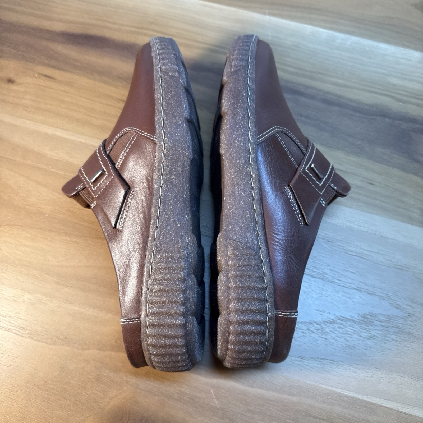 Clarks Women’s Caroline Bay Leather Clogs Mules Shoes size 8.5 Brown Comfort
