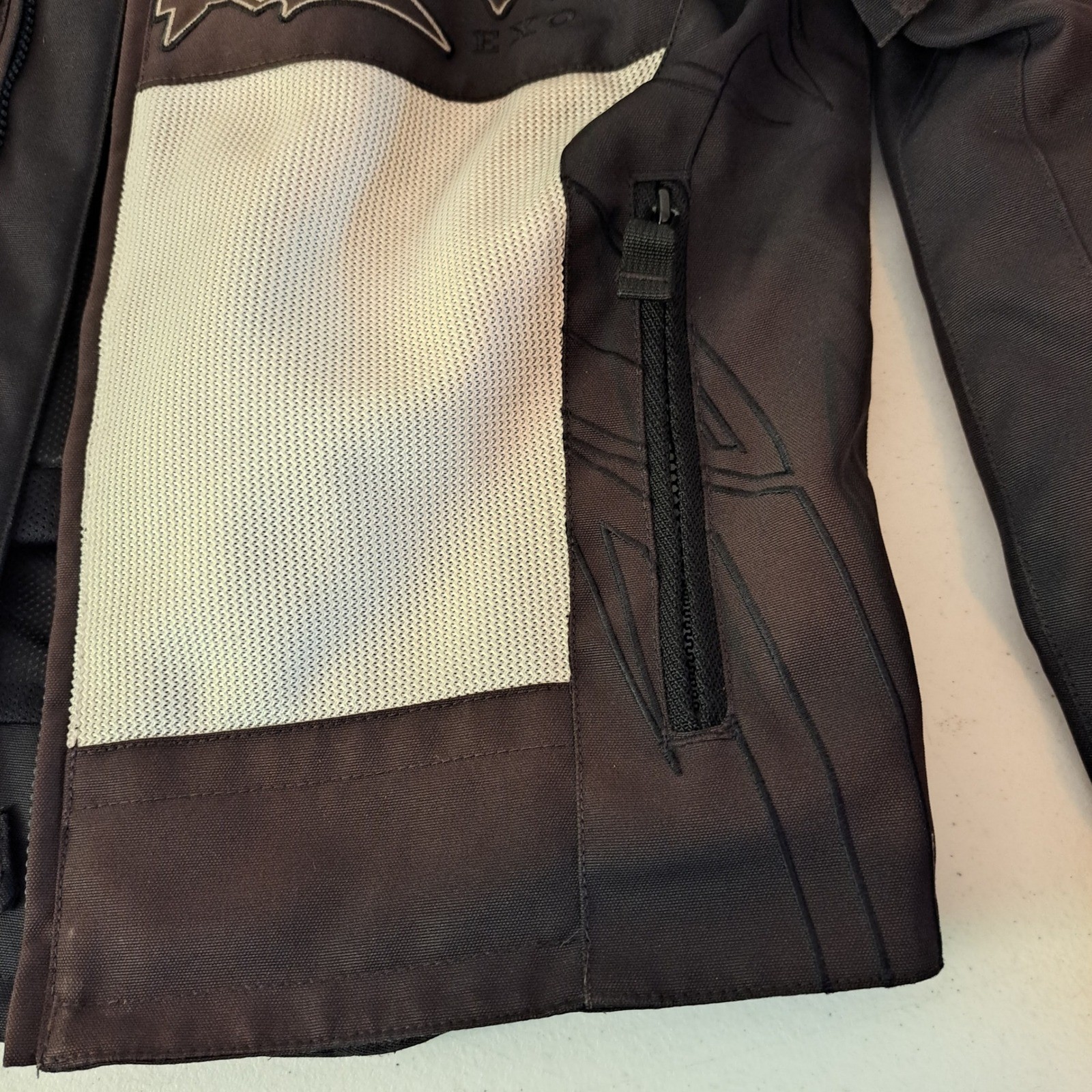 Scorpion EXO Mesh Motorcycle Jacket Mens SM Black White Exo Skeletal Excellent