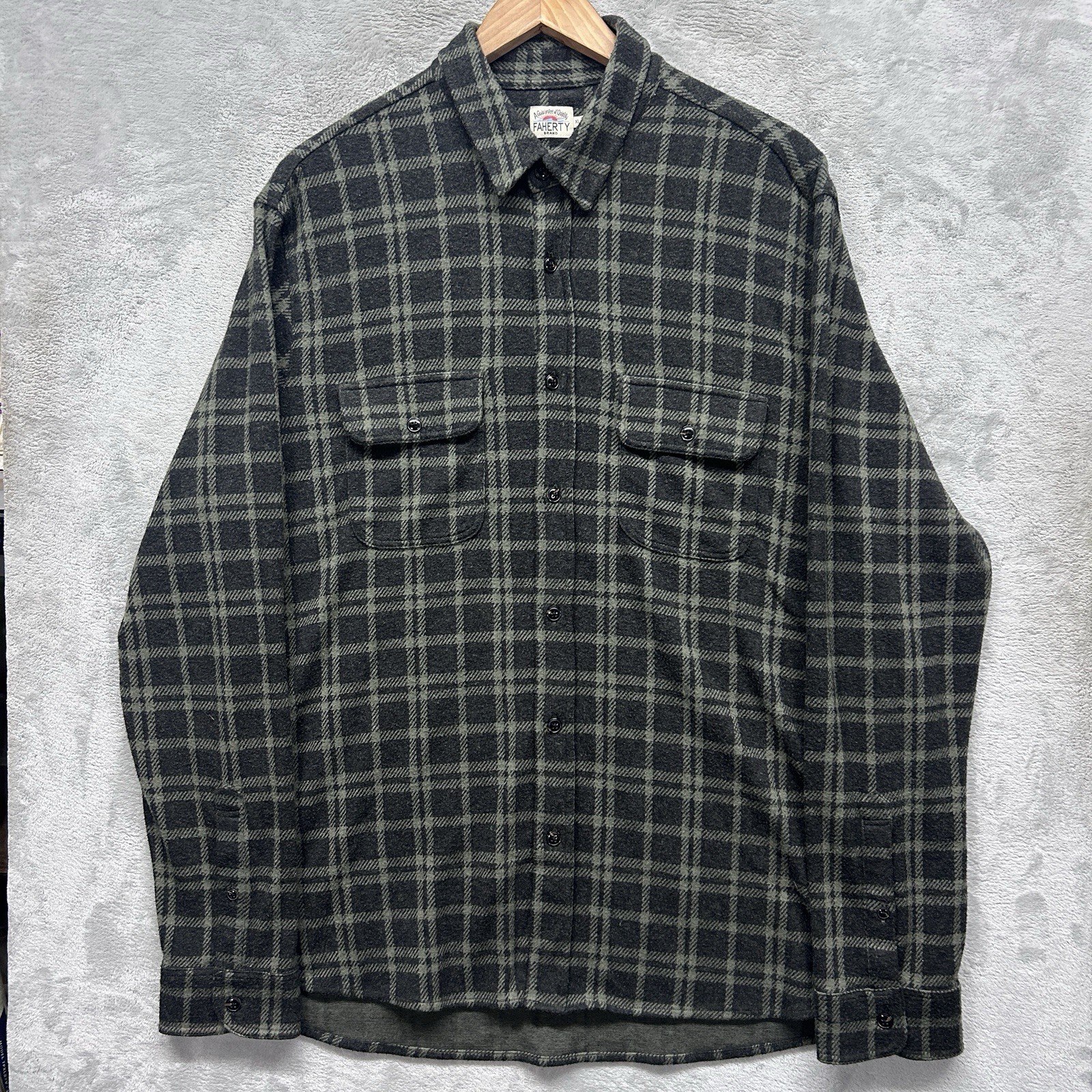 Faherty Legend Sweater Shirt Men’s XL Green Gray Plaid Stretch Casual.