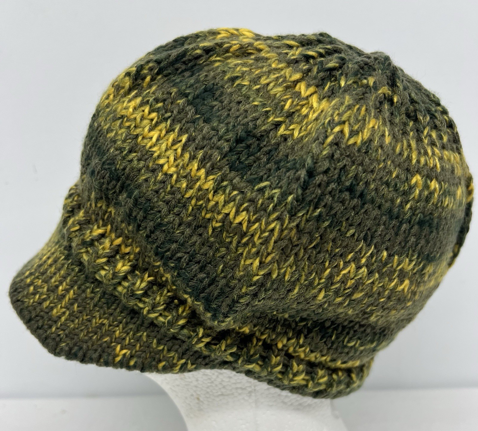 Beanie Stocking Cap w Visor Bill Knit Skull Hat Brim Green 100% Acrylic NEW