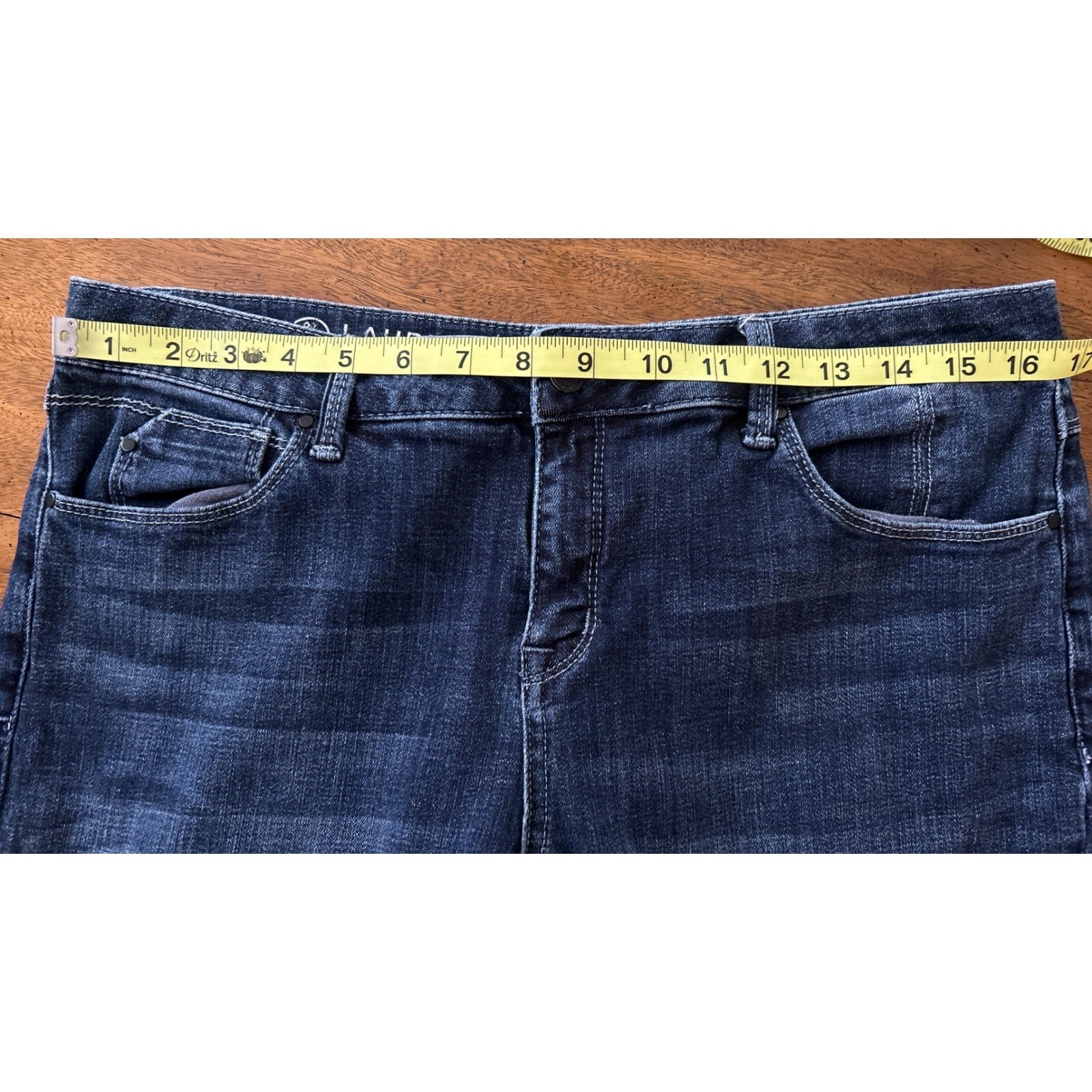 Laurie Felt Los Angeles Classic Weekender Crop Jeans Blue Denim 10 A367030