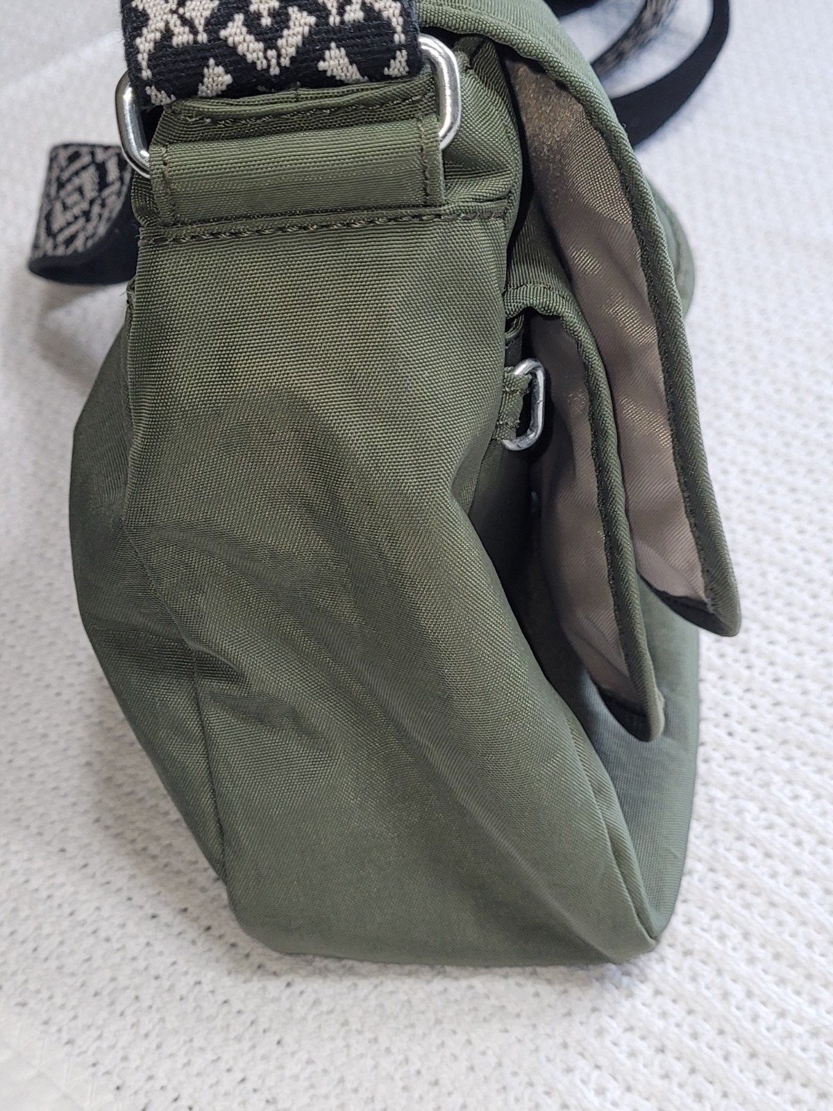 Kipling Women’s Brooklyn Go Shoulder Bag in jaded green nylon Approx 11″x9″