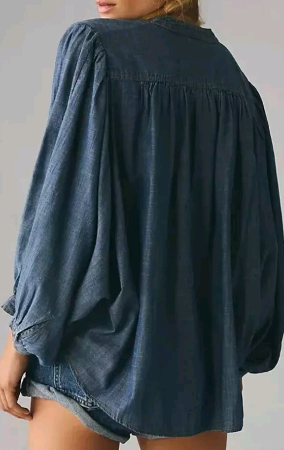 SMALL – Pilcro By ANTHROPOLOGIE The Sidney Batwing Chambrey Blouse