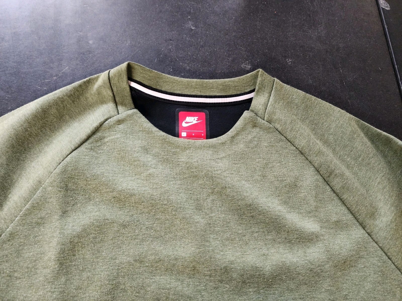 Nike NSW Tech Fleece Men’s Crewneck Sweatshirt – Olive Palm Green – Size Large