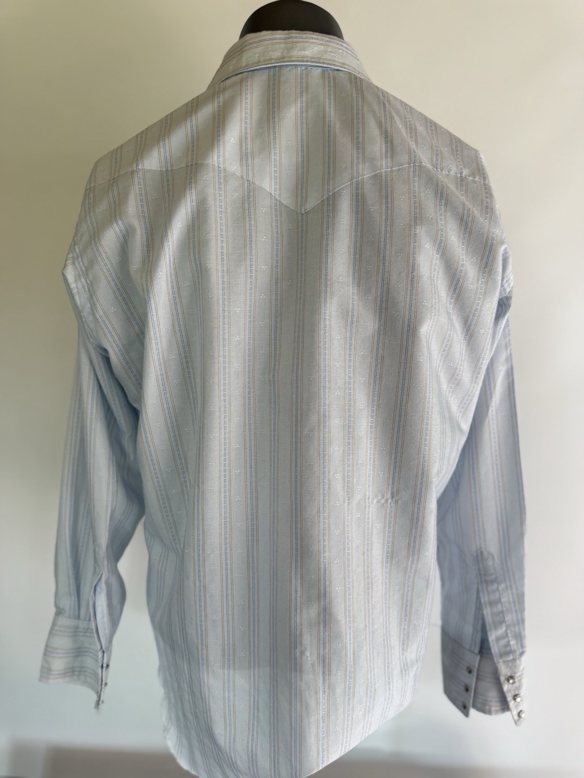 Wrangler Men’s 17 1/2-35 Light Blue Striped Western Pearl Snap Shirt Pockets