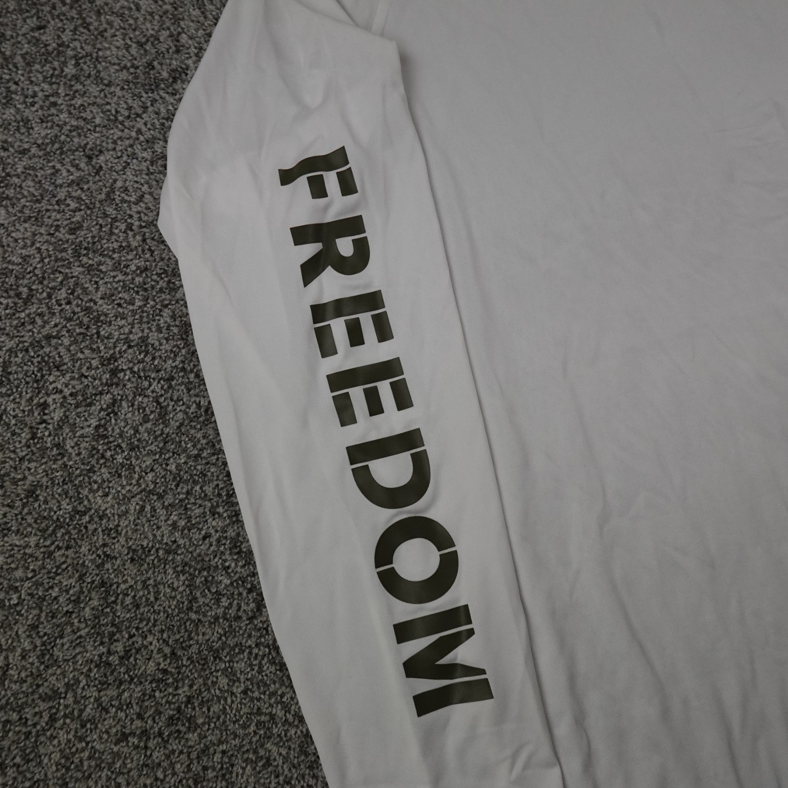 NEW Under Armour Shirt Mens XL White Freedom Loose Long Sleeve USA Flag Graphic
