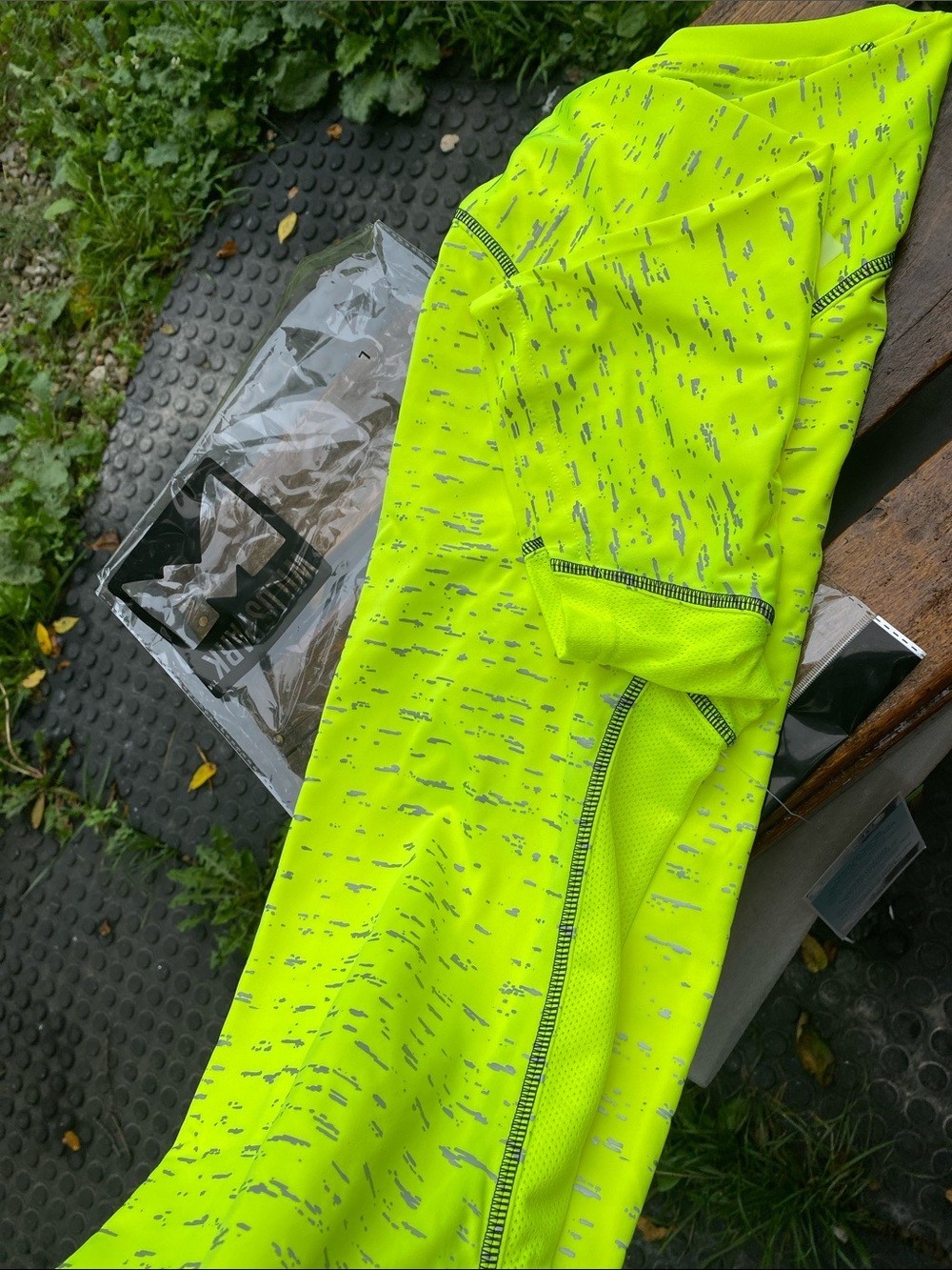 New WILDSPARK Men’s Large Reflective Silver UPF 50+ Neon Yellow Mesh Underarm