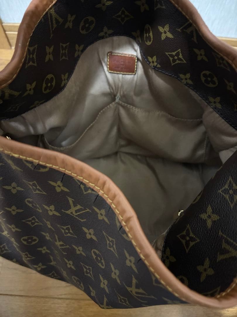 Authentic Louis Vuitton Monogram Artsy MM M40249 Shoulder Bag