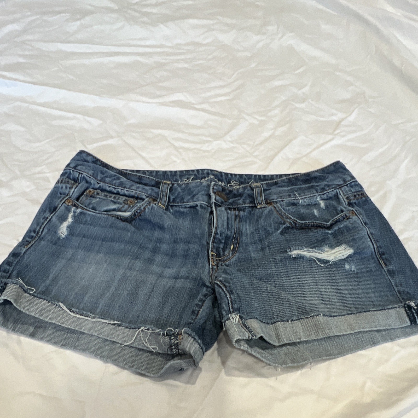 American Eagle Women’s Size 6 Blue Denim Cut-Off Shorts Low Rise 5-Pocket
