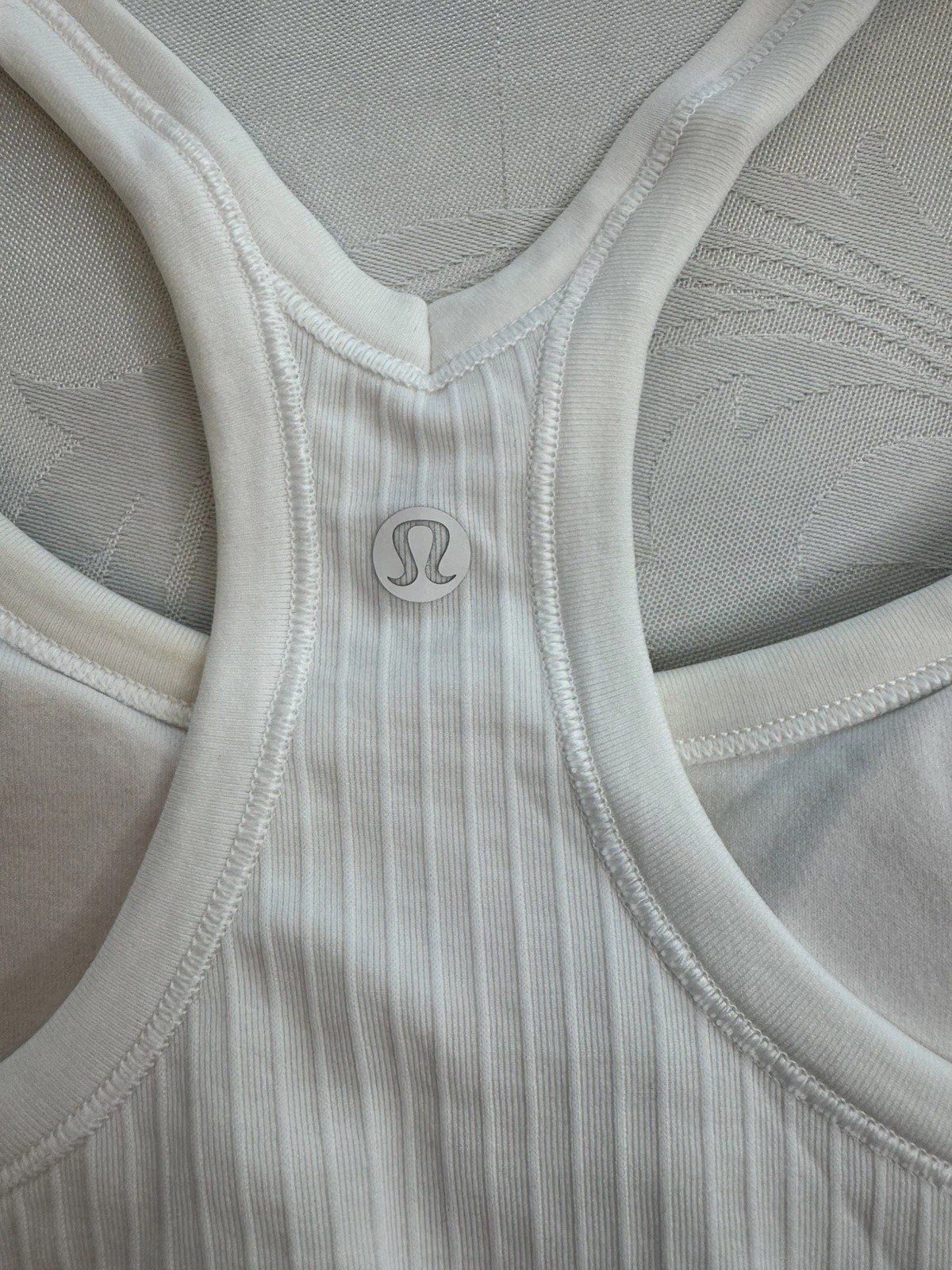 Lululemon Ebb To Street Tank Top Racerback athletic workout Size 6 B/C cup WHITE