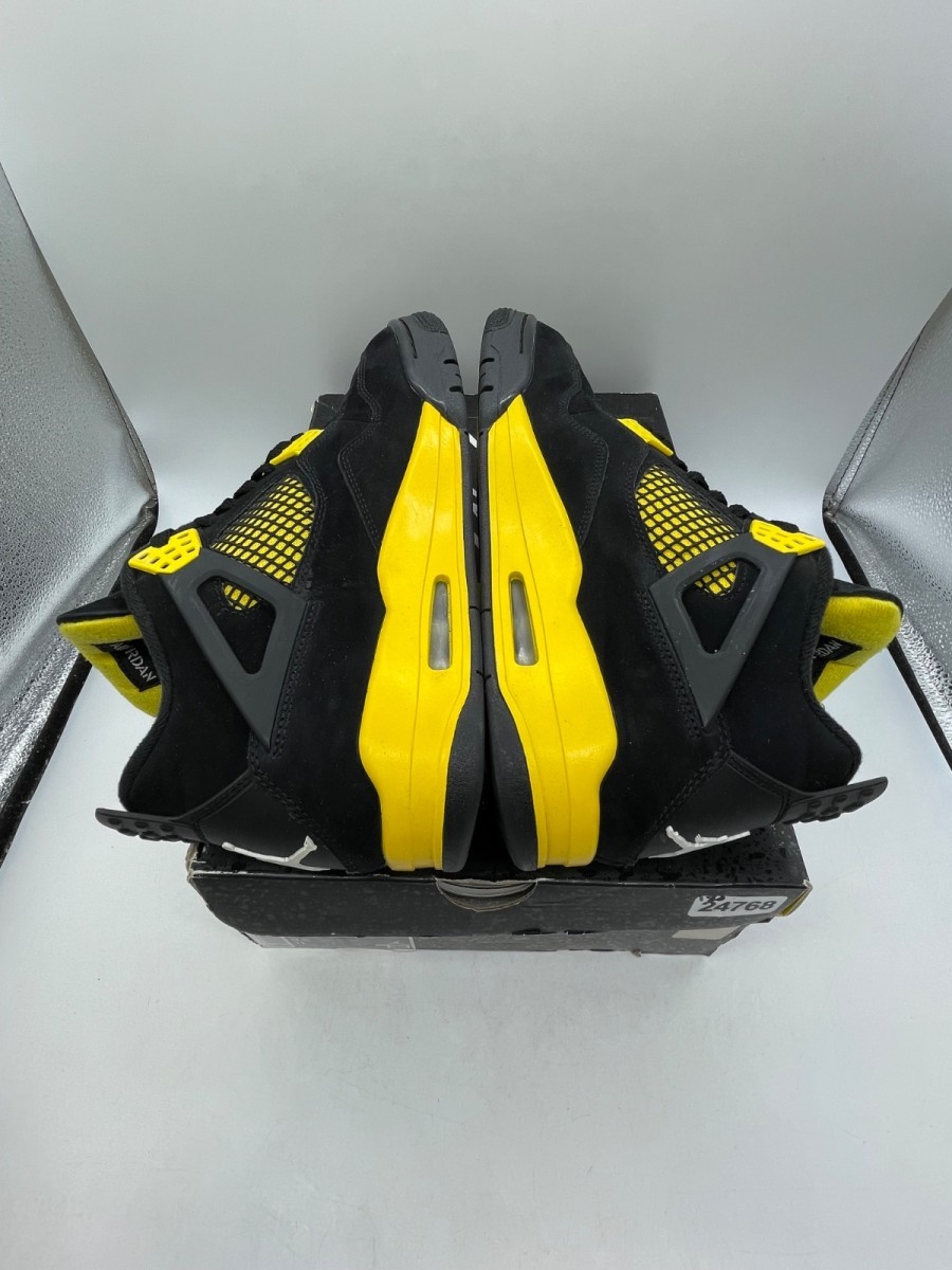 Jordan 4 Retro Thunder (2023) 9.5 (Moderately Worn Pre-Ow Size 9.5 (Damaged Box)