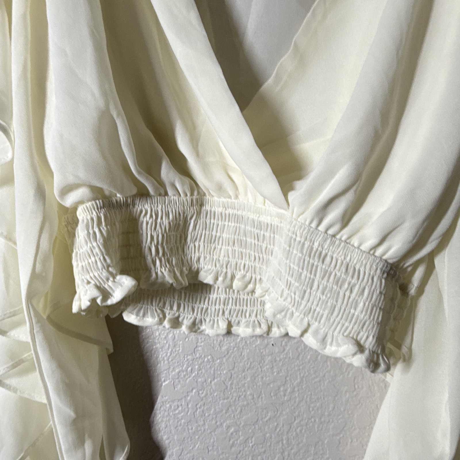MadRag White Solid V-Neck Ruffle Long Sleeve Cropped Blouse Size M