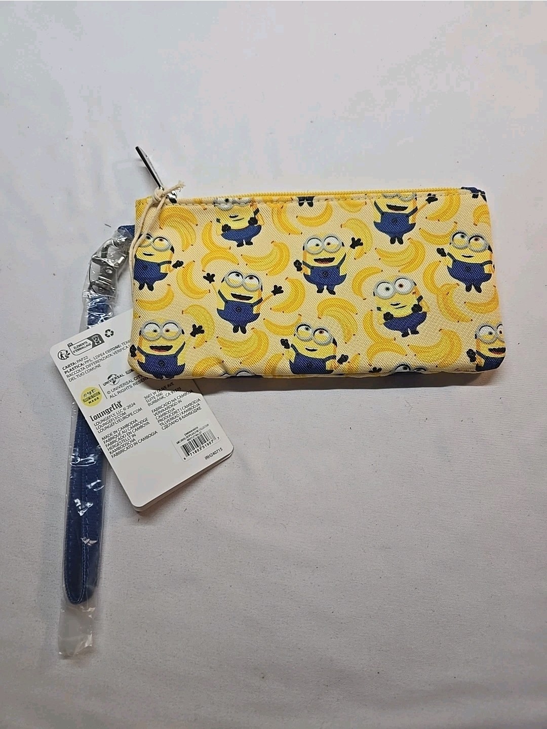 Loungefly MINIONS Bananas Wallet Wristlet New 7.75″x4″ Soft Sided