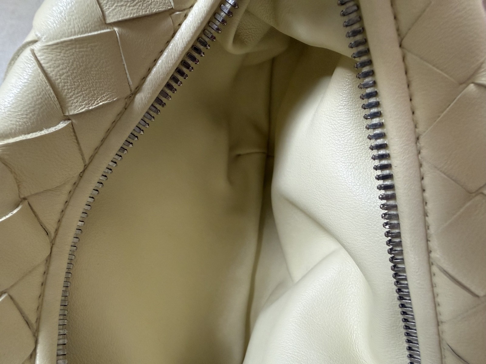 Pre-owned: Auth Bottega Veneta Leather Mini Jodie Knot handbag Ice Cream yellow