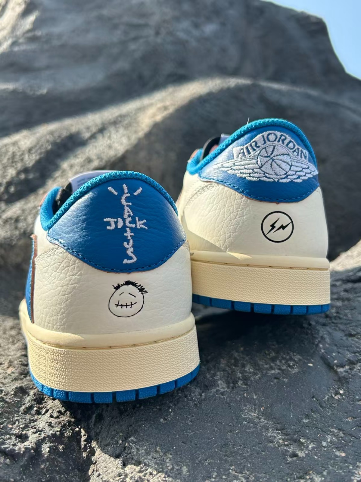 DM7866-104 Free Shipping Fragment Design x Travis Scott x Air Jordan 1 Retro Low