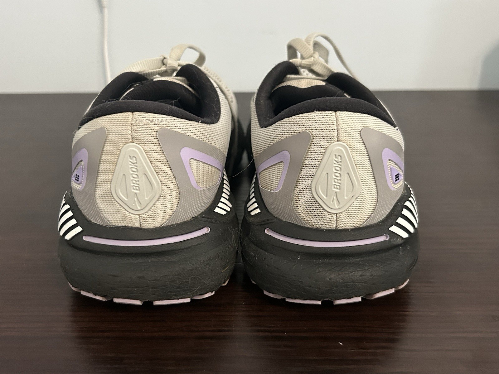 Brooks Adrenaline GTS 25 Running Shoes In White Purple and Cream Women’s Size 8