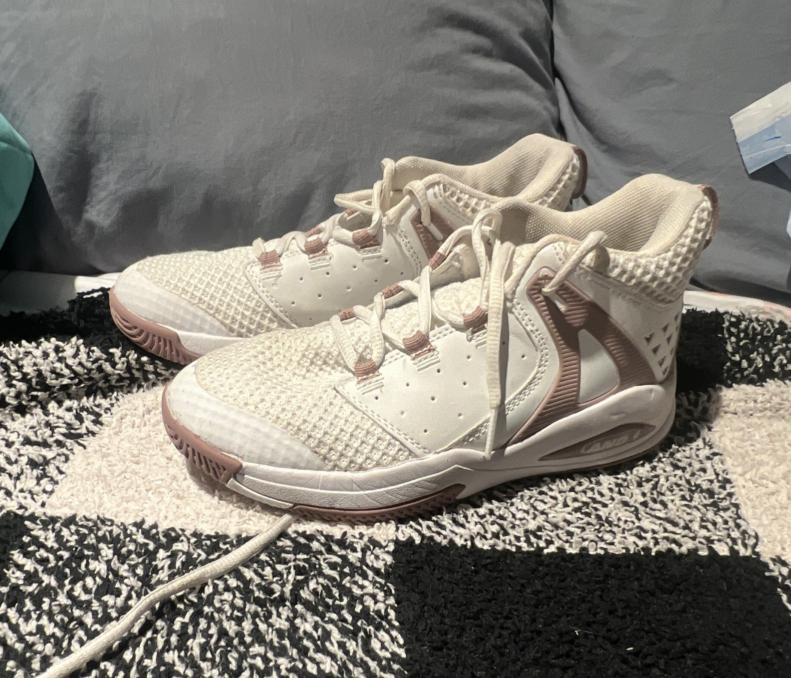 adidas Kids Athletic Sneaker Mid Top Lace Up White/Pink US 4 UK 3.5 EU 36