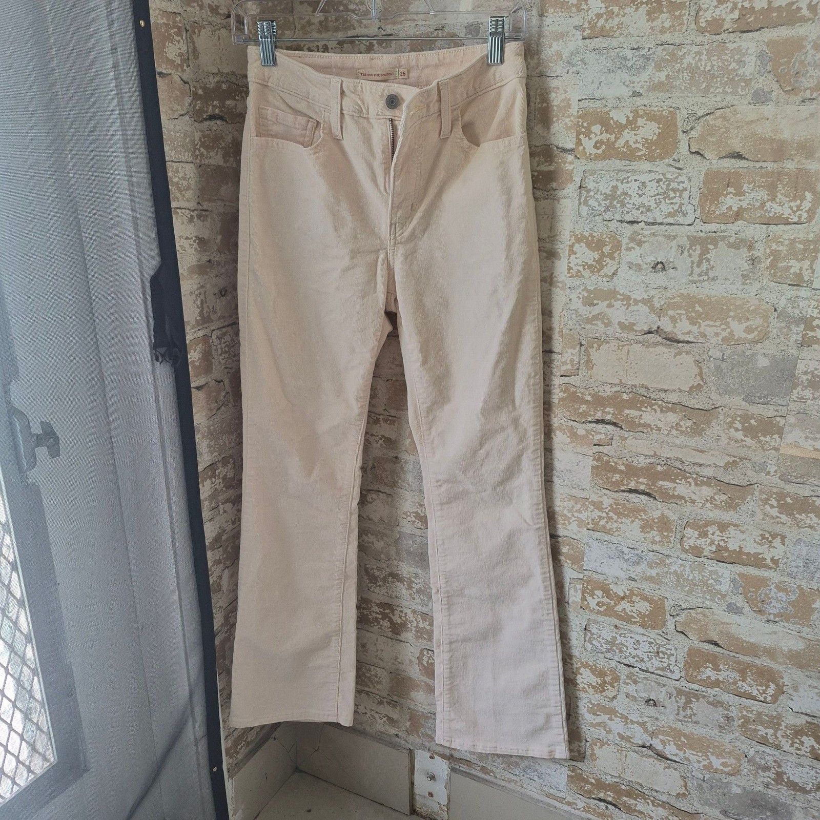Levi’s 725 High Rise Bootcut Corduroy Pants in Cream