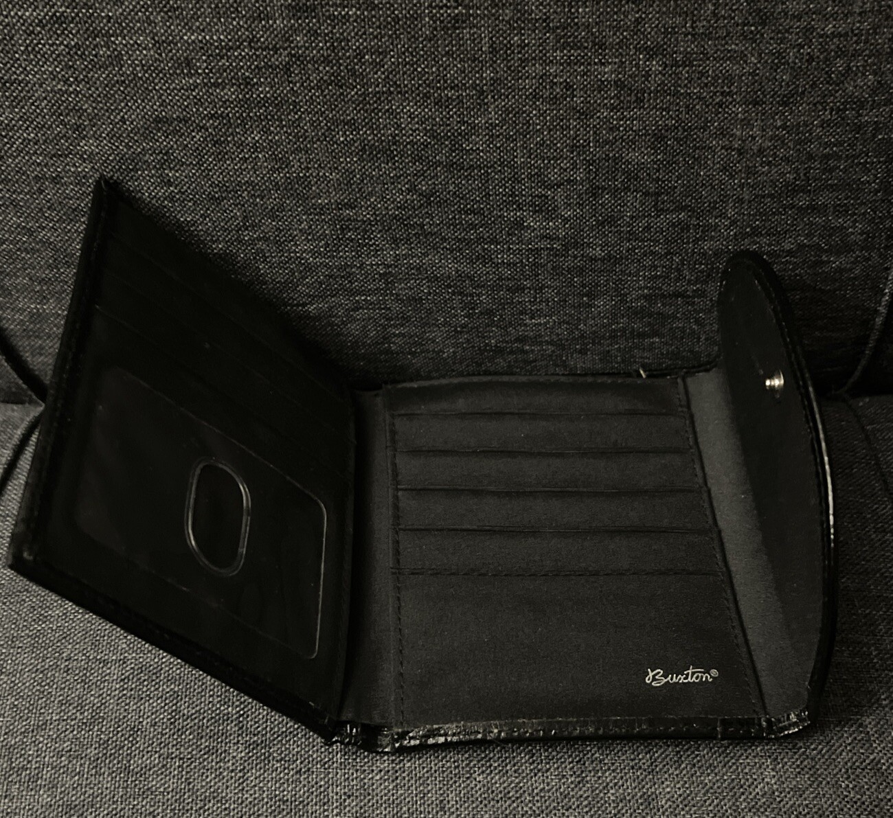 Buxton Genuine Leather Wallet Women’s Black Trifold 8 Card Slots Coin Zip