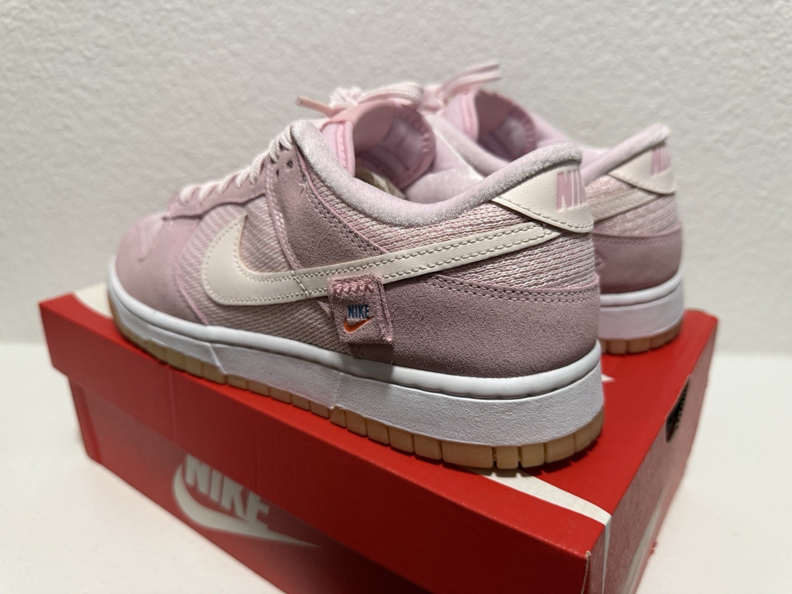 Nike Dunk Low Teddy Bear Light Soft Pink Size 10.5W/9M DZ5318-640 Pre-Owned