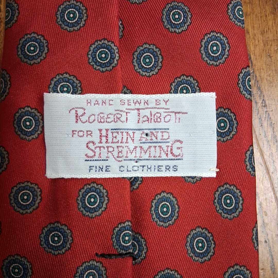 Robert Talbott Silk Tie Red Medallion Foulard Hand Sewn England USA 3.25 in Wide