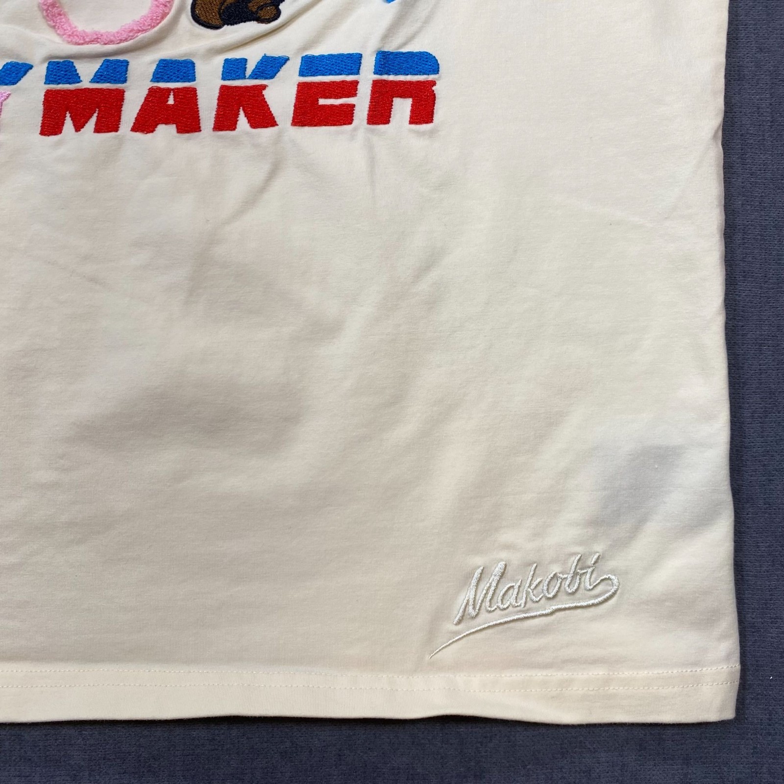 Makobi Playmaker Graphic Tee Cream M 95% Cotton Mens Casual Embroidered Design