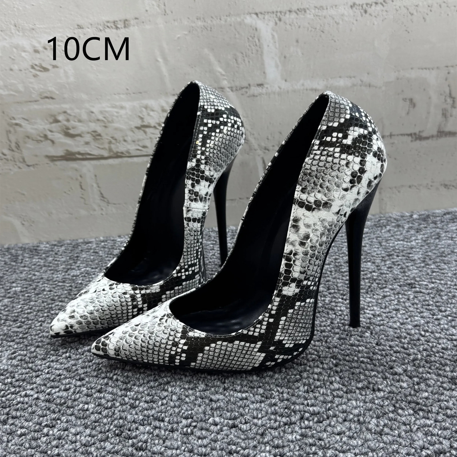 12cm Serpentine Ultra Shallow Mouth Pointed Shoes Fashionable and Sexy Stiletto