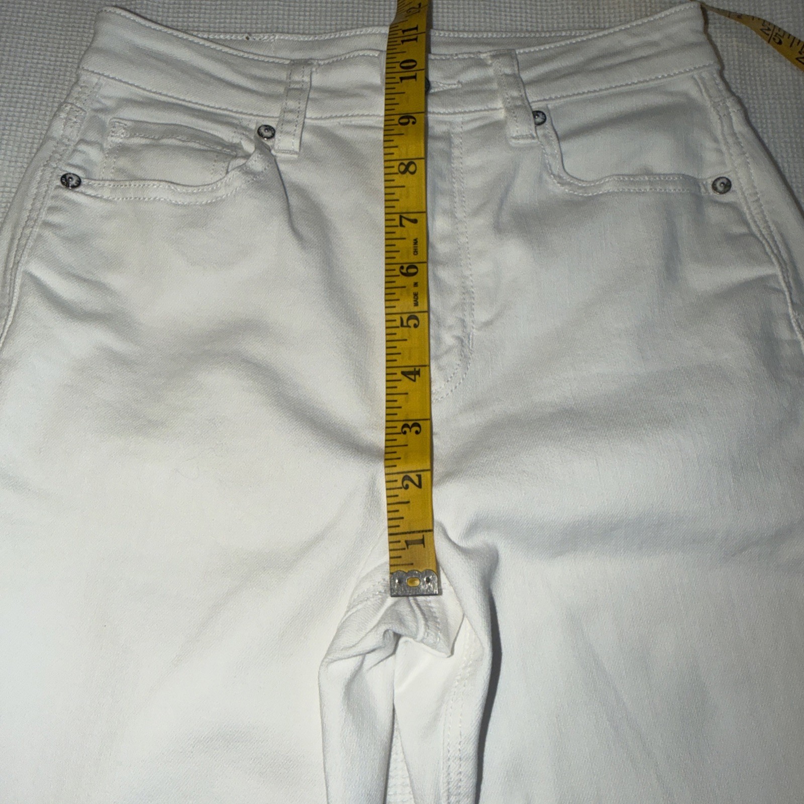 American Eagle Stretch Women’s Mom Jean Size 00R White Denim