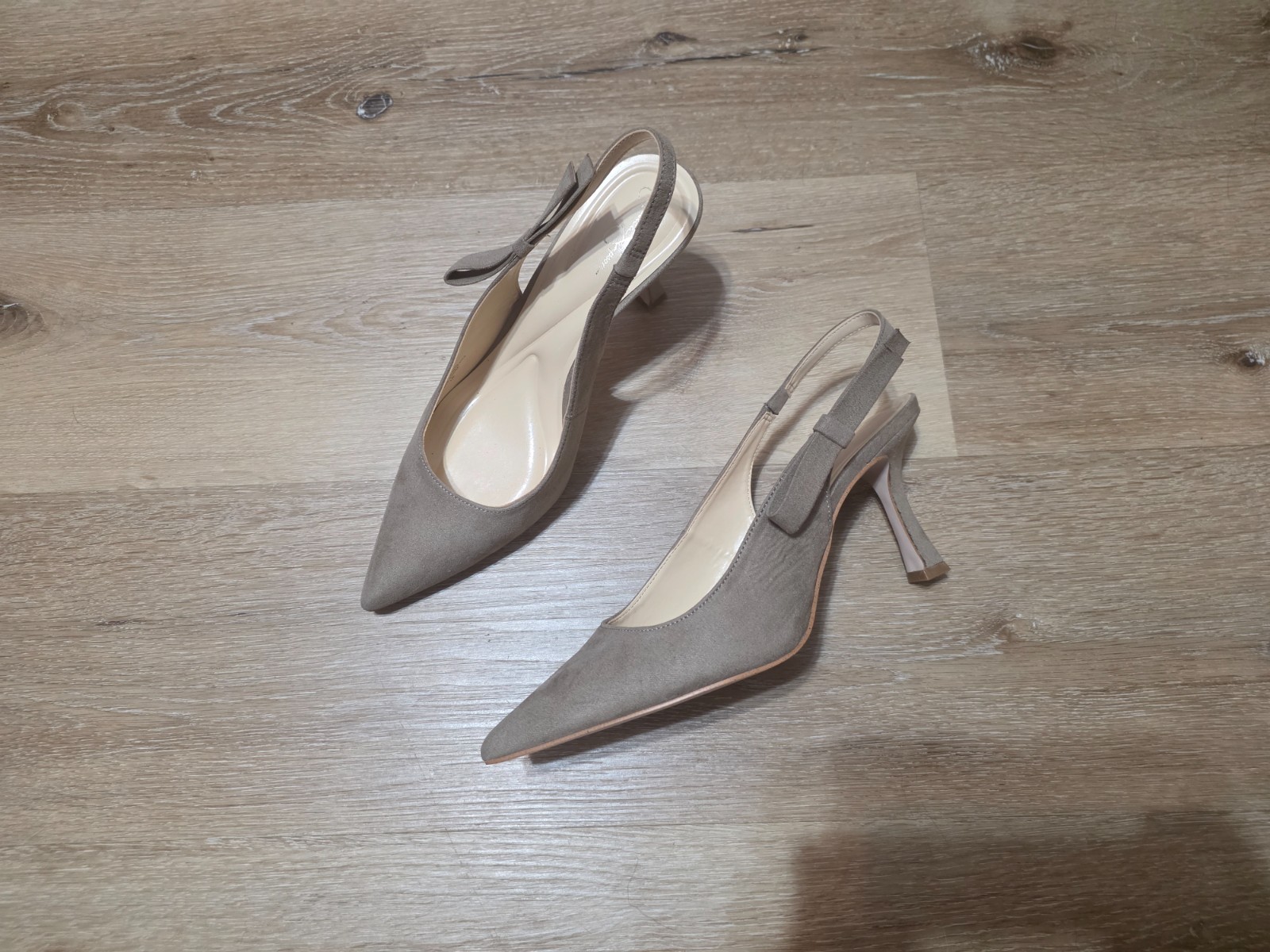 Jessica Simpson Beige Heels Size 9.5