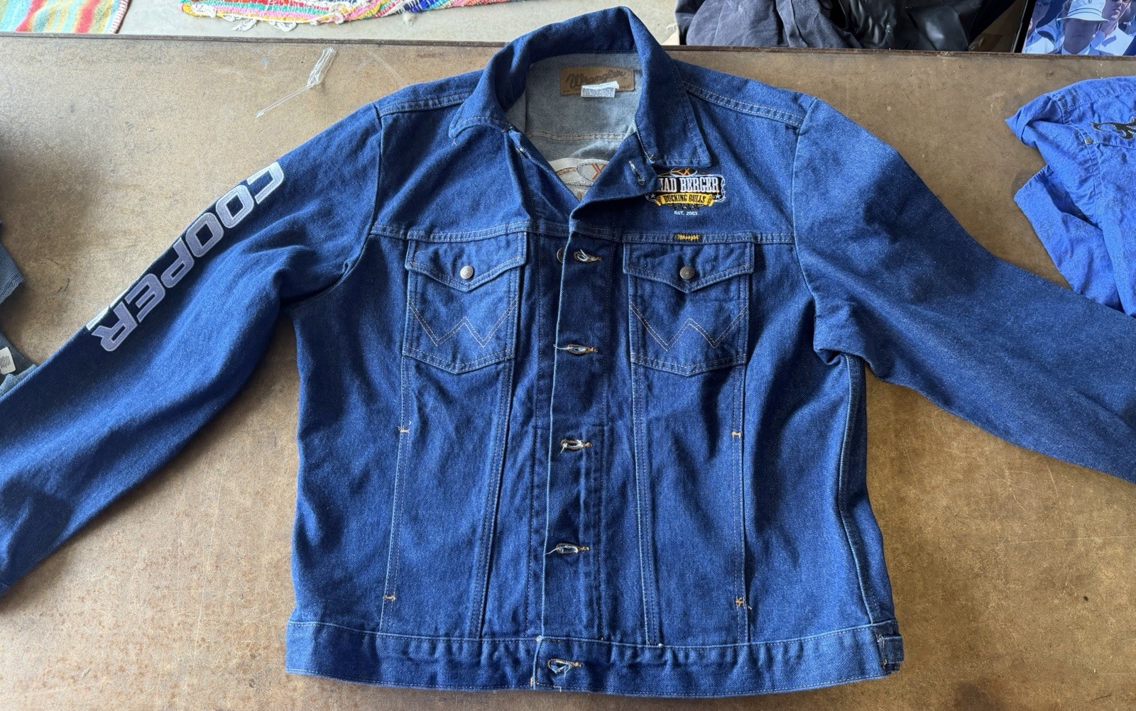 Wrangler Western Jean Jacket Mens L Blue Button Front Pockets Logo Short