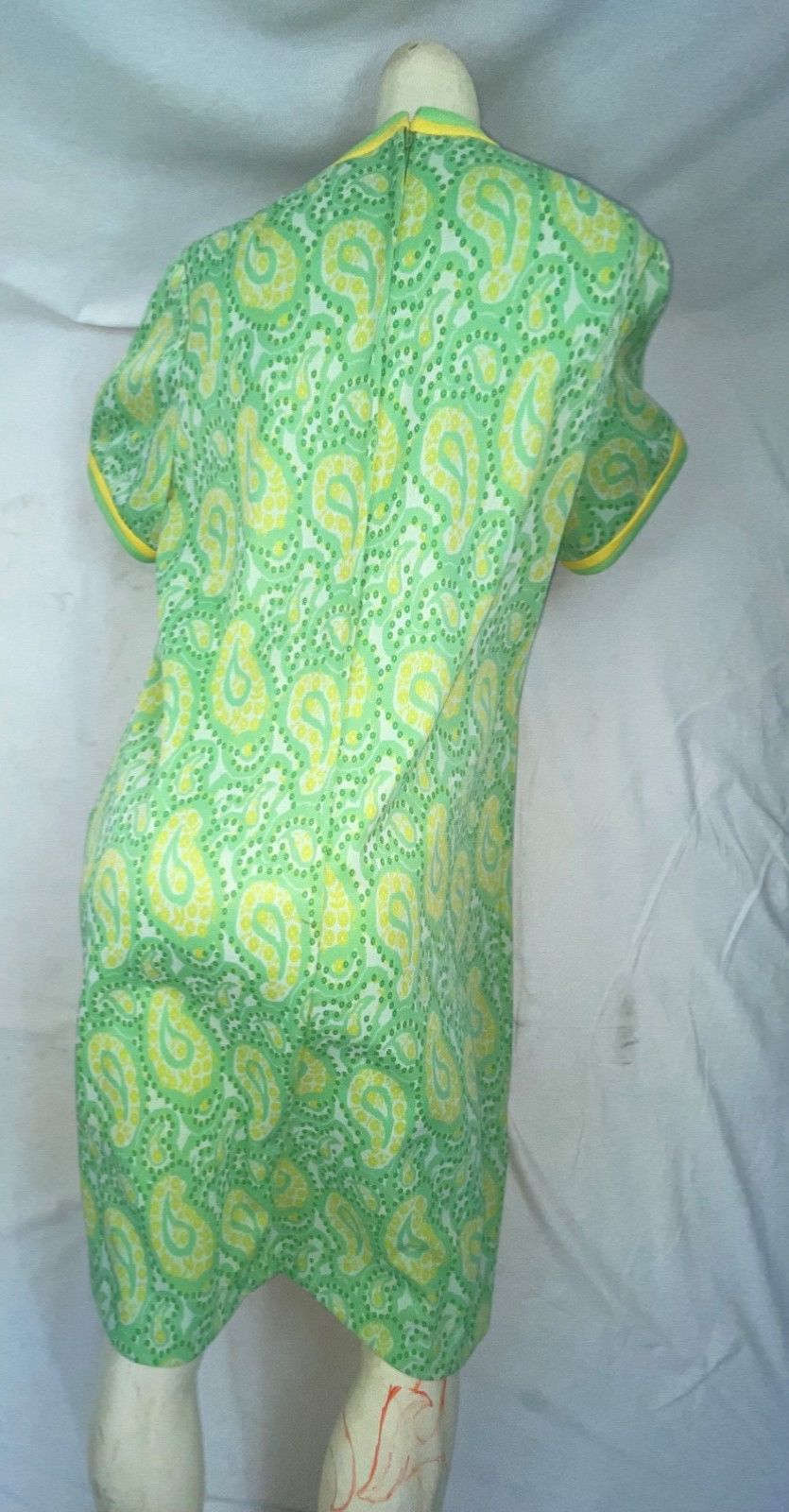 VTG 60S 70S WOMENS POLYESTER PAISLEY GREEN WHITE YELLOW SCOOTER DISCO GOGO DRESS