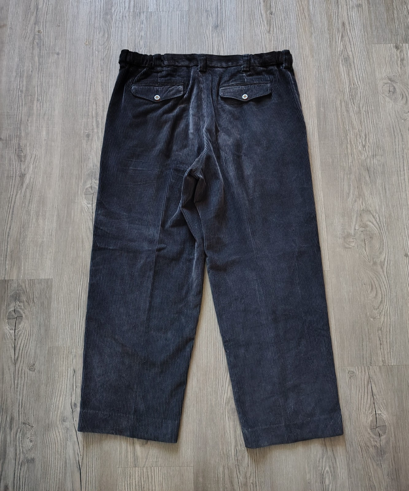 L.L. Bean Men’s Comfort Stretch Waist Black Corduroy Pleated Pants Size 36×28