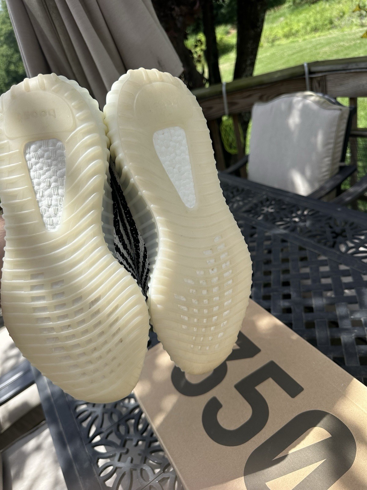 Size 9.5 adidas Yeezy Boost 350 V2 Zebra Primeknit White/Core Black/Red 2022