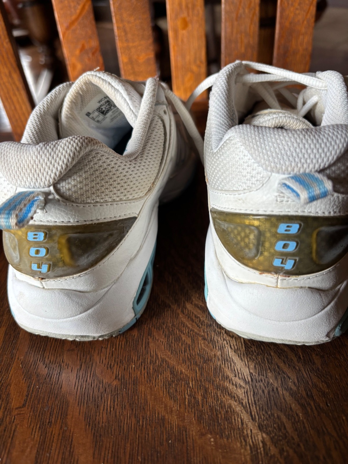Womens White Tennis New Balance 804 Size 7 very good condition- free shipping