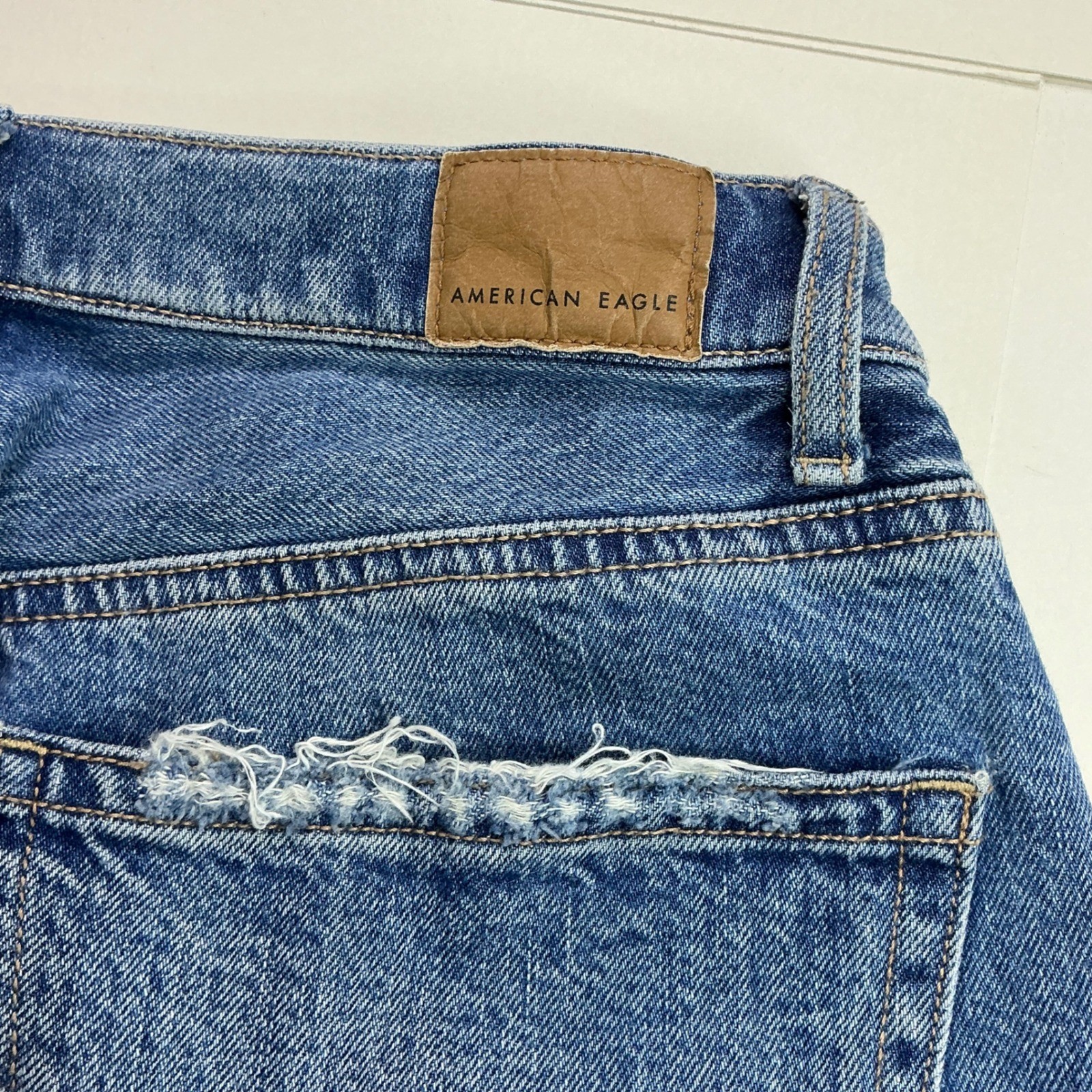 American Eagle Blue Baggy Jean Womens 2 Mid Rise Wide Leg Medium Wash Distressed