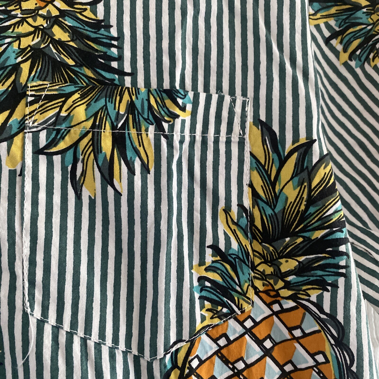 VatPave Pineapple Striped Hawaiian Mens Size M Tropical Shirt Vacation Cruise