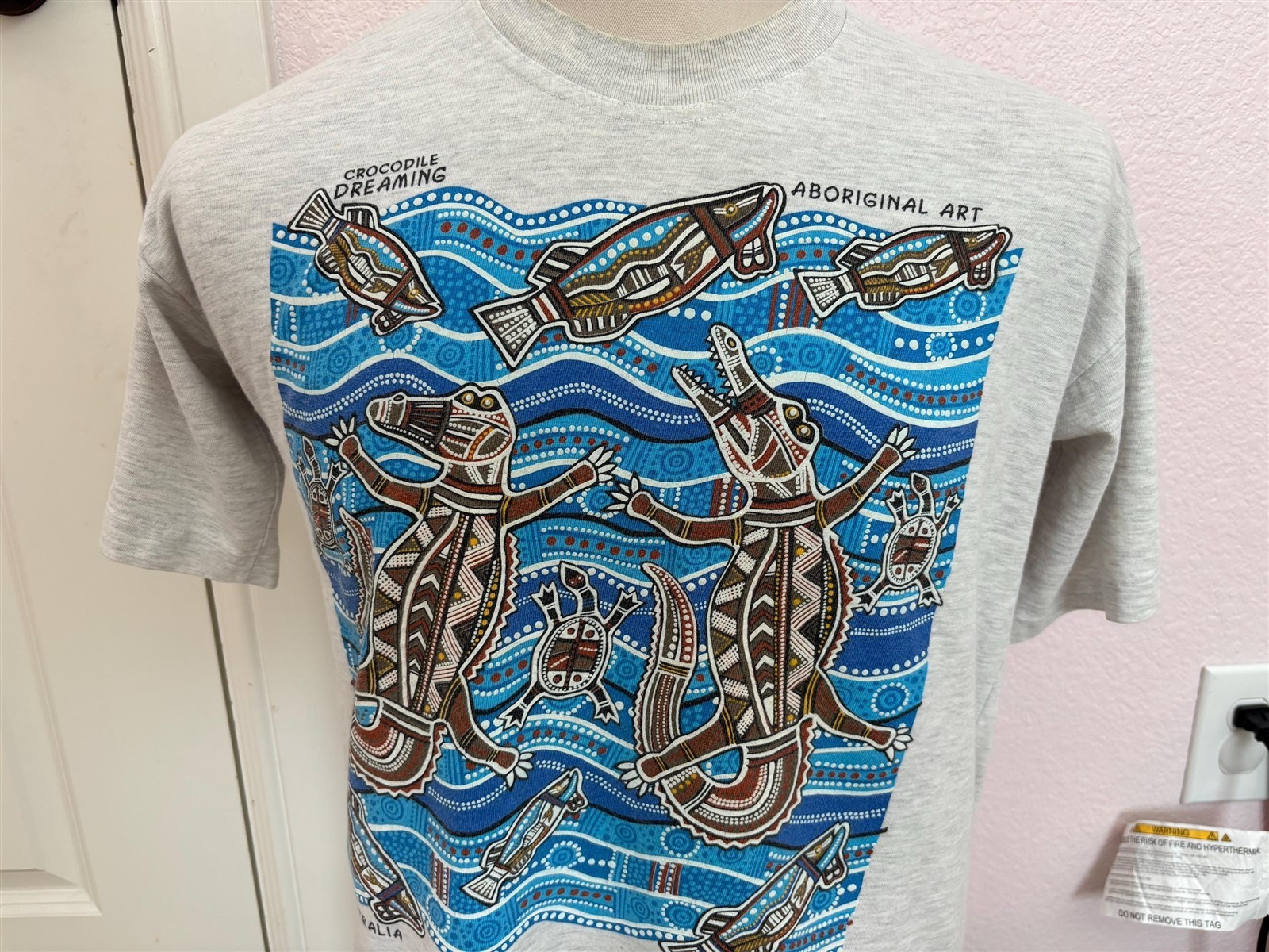 Vintage 90’s Crocodile Dreaming Aboriginal Art Australia White Gray T Shirt L