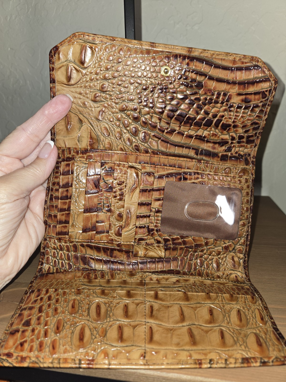Brahmin Brown Croc Pattern Wallet Snap, Zip Pocket, ID Window 7.75 x 4.5