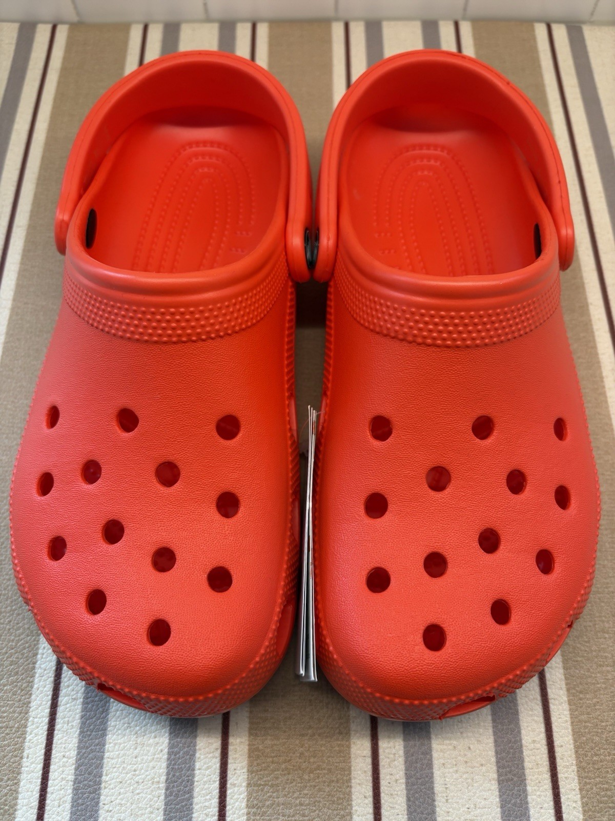 Crocs Classic Women’s Clogs Sandals Size W9 M7 Red Slip-On New In Box Fast Ship
