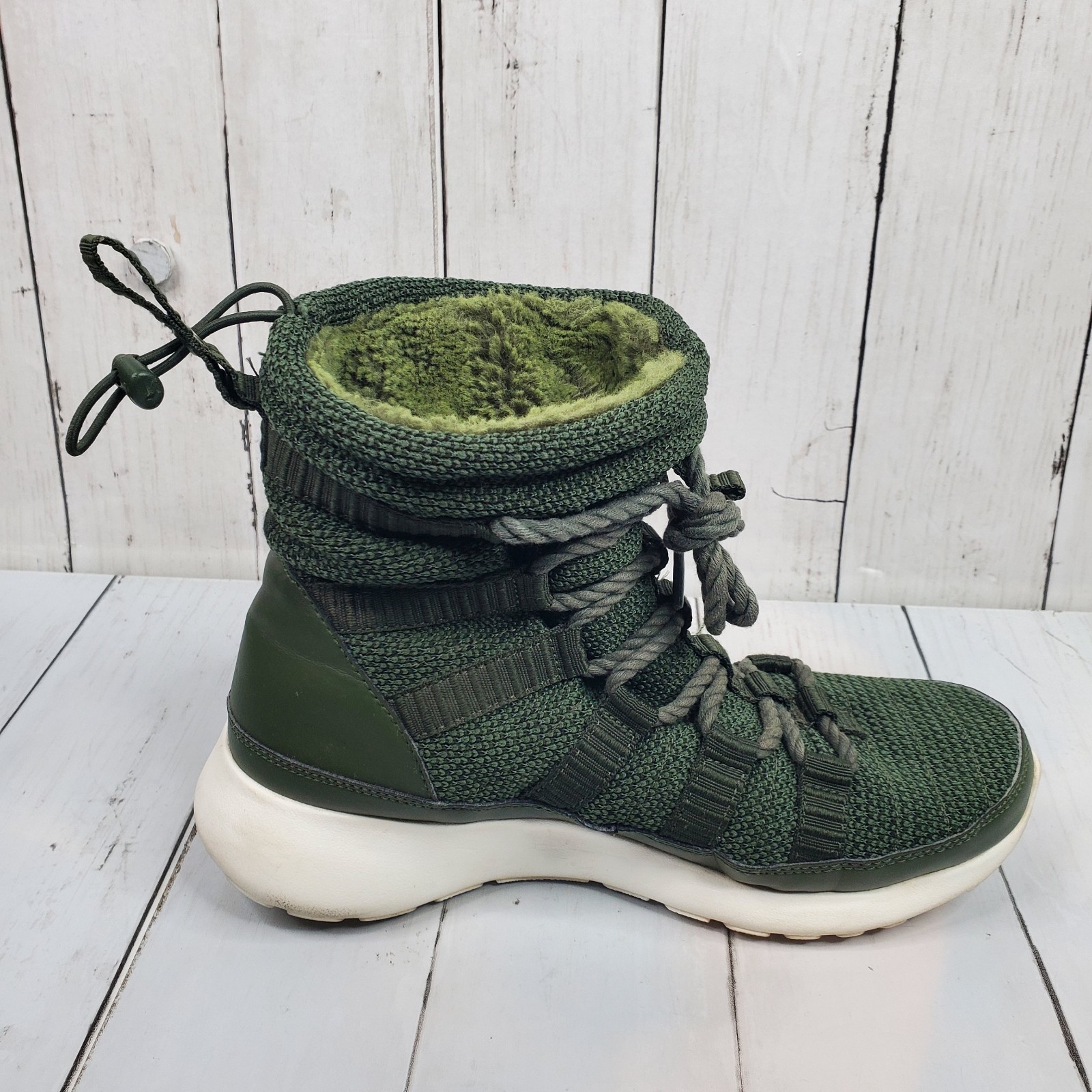 Nike Roshe One Green Sherpa Sneaker Boot Womens Sz 7 Bomber 807424-300 Rare