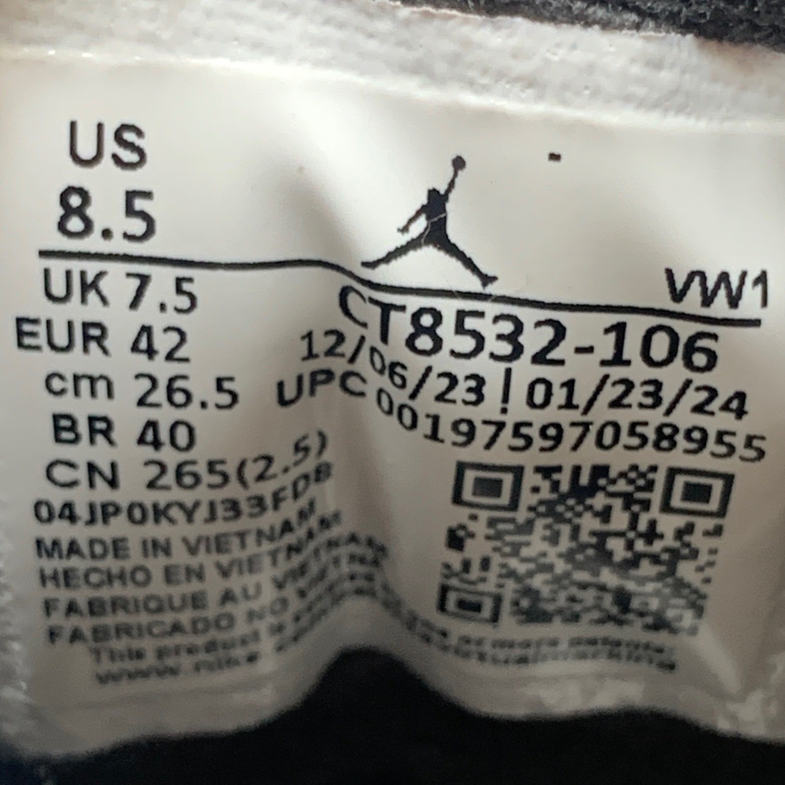 Jordan 3 Retro Cement Grey Basketball Shoes CT8532-106 Men’s Sz 8.5