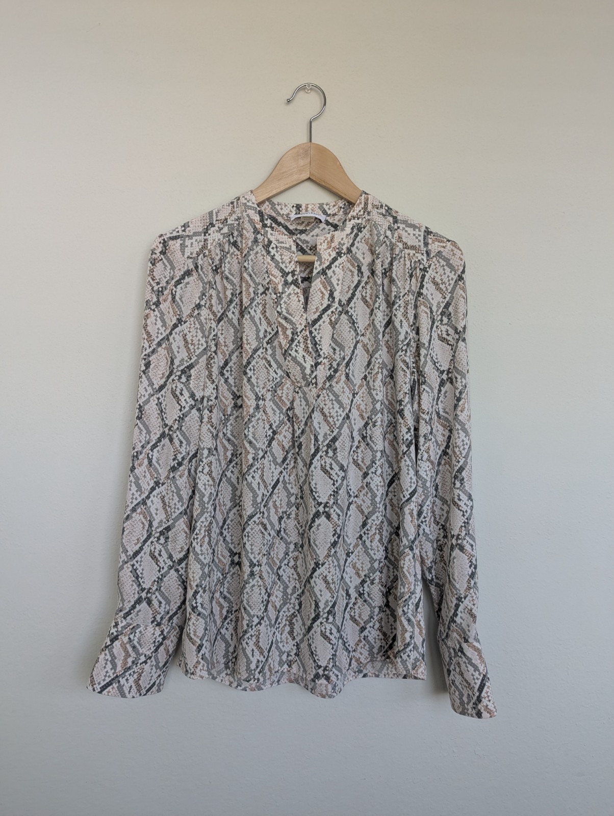 Calvin Klein Women’s Small Long sleeve Snake Skin Print Business Casual