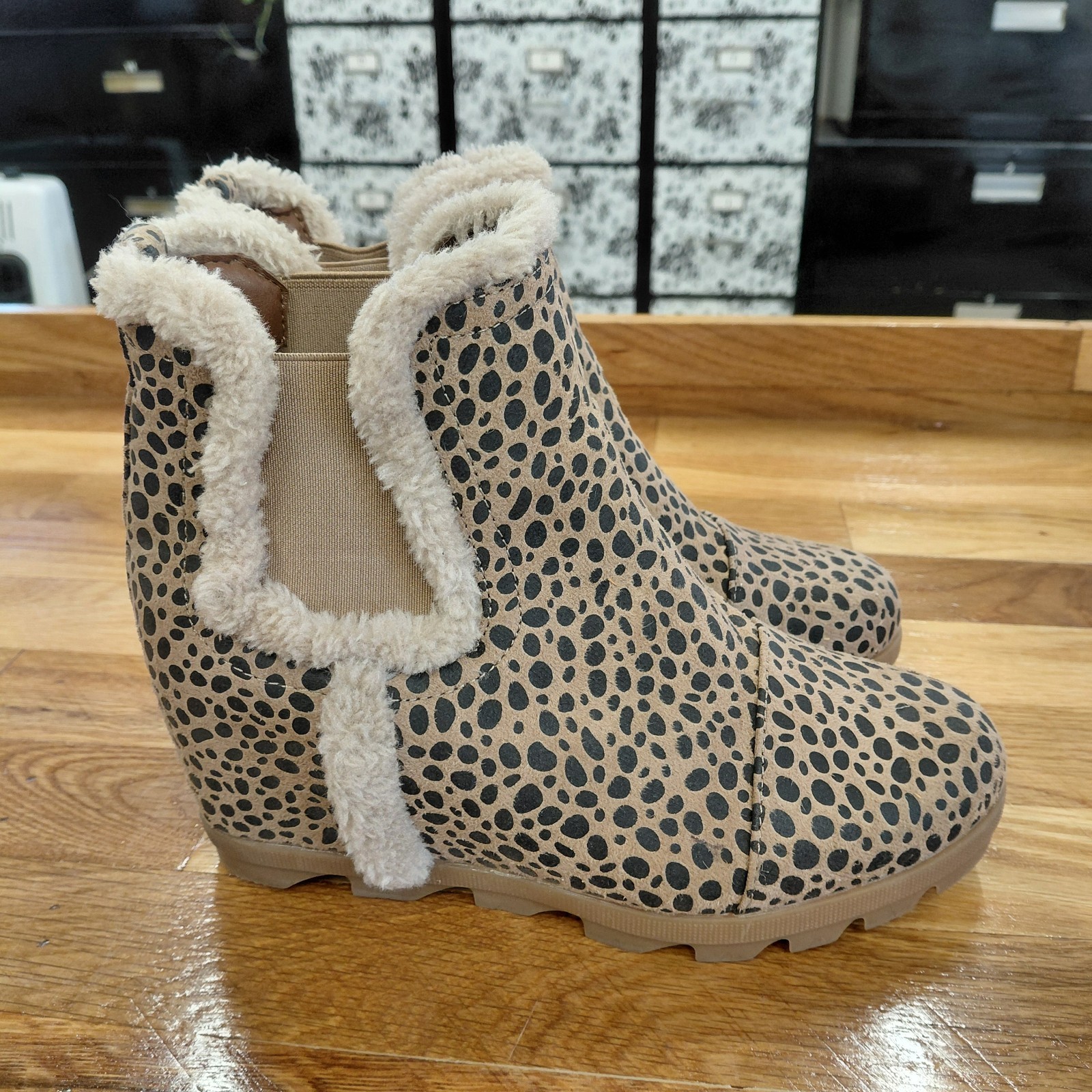 Sugar Haylei Wedge Booties Women’s Size 7.5 M Animal Print Hidden Heel Faux Fur