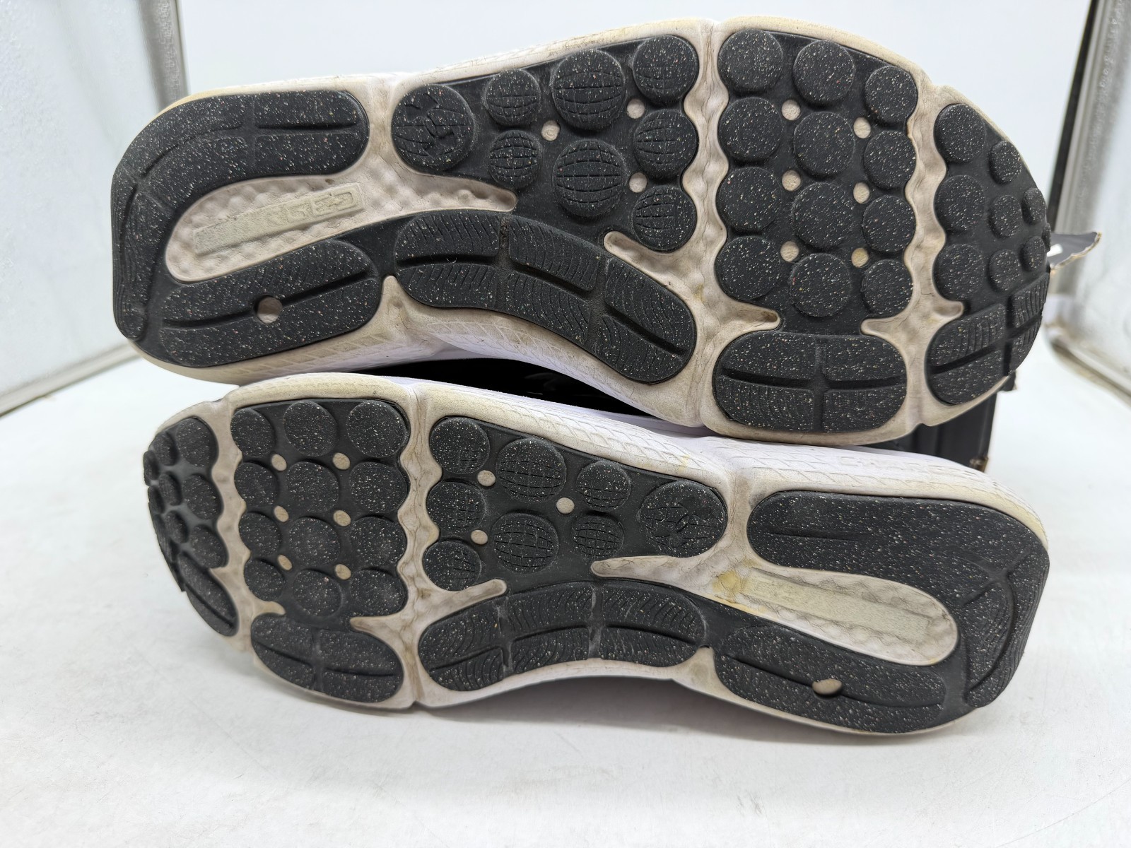 Under Armour Charged Assert 10 Running Sneakers Men’s Black White Shoes – 12