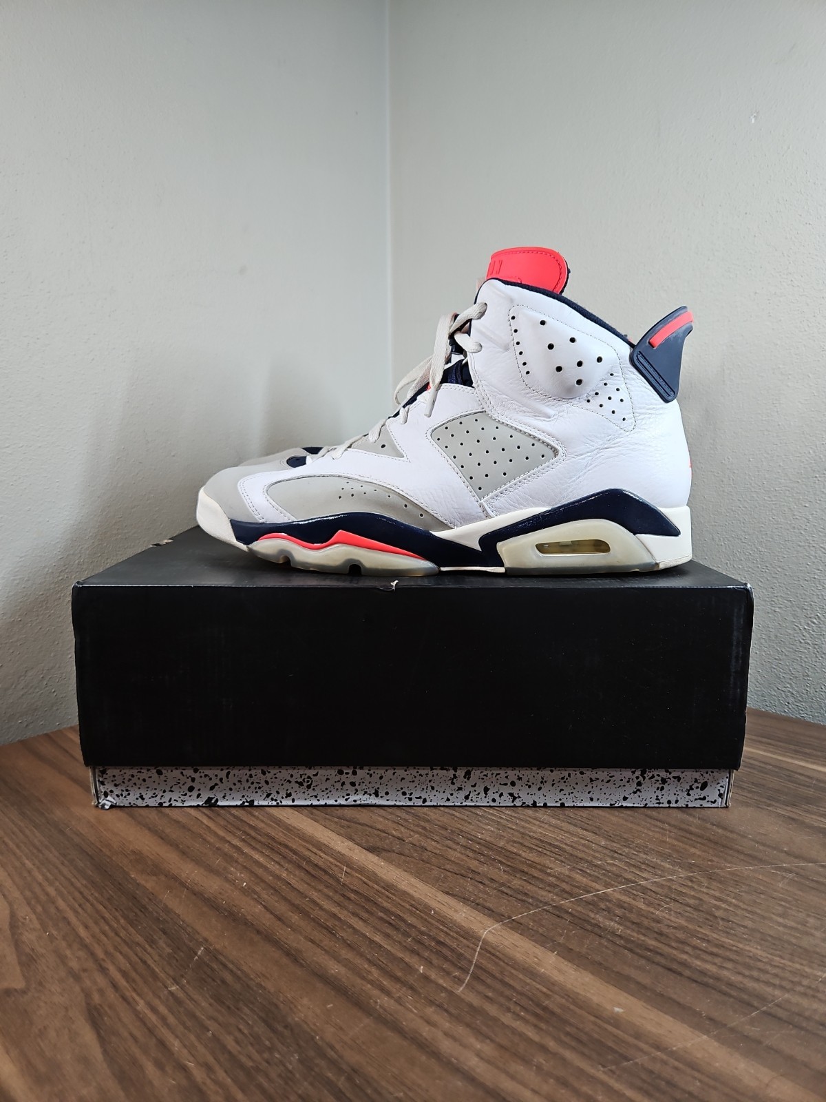 Size 13 – Nike Air Jordan 6 Retro Tinker 384664-104 Men’s Preowned Men’s