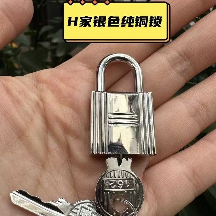 HERMES Cadena Set of Padlock Key Silver Charm Lock Decoration Keys France Locks